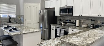 Super close to all the fun, short walk to Westgate Entertainment District.  