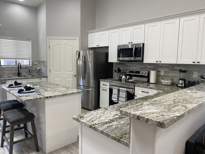 Super close to all the fun, short walk to Westgate Entertainment District.