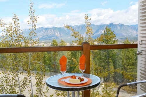 Spacious Invermere 3bd2.5ba Townhome Nestled in the Purcell Mountains!