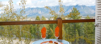 Spacious Invermere 3bd2.5ba Townhome Nestled in the Purcell Mountains!