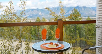 Spacious Invermere 3bd2.5ba Townhome Nestled in the Purcell Mountains!