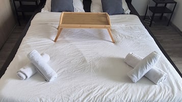 3 slaapkamers, een strijkplank/strijkijzer, wifi, beddengoed