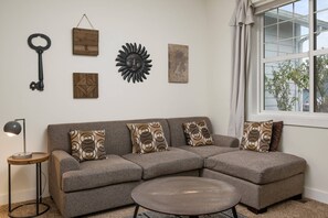 Smart TV, fireplace, DVD player, table tennis