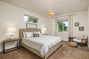 3 bedrooms, free WiFi - Incredible New Construction Single Level Lakeview Home, New Everything, Ping Pong, Fire-Pit, BBQ (Warrenton)