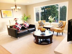 TV - Seattle Bellevue college Cozy Family Garden (Bellevue)