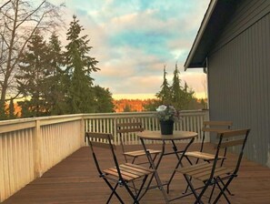 Outdoor dining - Seattle Bellevue college Cozy Family Garden (Bellevue)