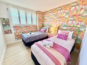 3 bedrooms, desk, WiFi - Ocean Oasis at Saturn - Beach Access and Pool (Cocoa Beach)