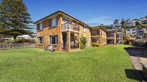Exterior - South Strand 2 - Beachfront (Avoca Beach)