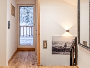 Interior - Luxurious chalet in the centre, ski bus nearby (Fieberbrunn)