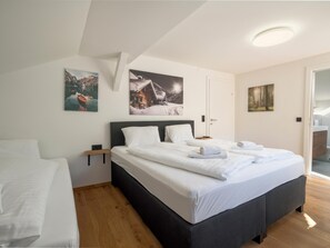 4 bedrooms, Internet - Luxurious chalet in the centre, ski bus nearby (Fieberbrunn)