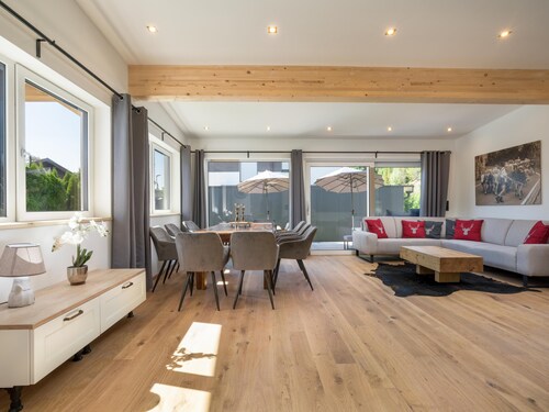 Luxurious chalet in the centre, ski bus nearby