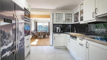 Kühlschrank, Ofen, Herdplatte, Geschirrspüler