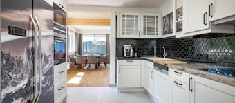 Luxurious chalet in the centre, ski bus nearby