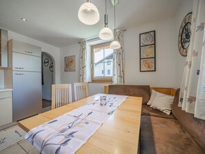 Dining - Large apartement, 2 car-minutes from ski lift (Fieberbrunn)