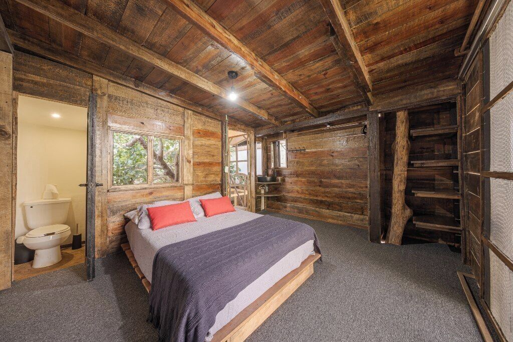 Hypo-allergenic bedding available, blackout drapes, WiFi (free)