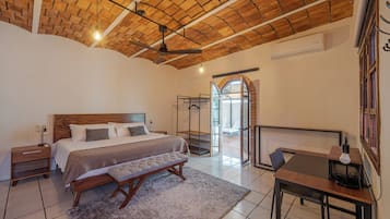 Ropa de cama hipoalergénica, cortinas blackout y wifi gratis