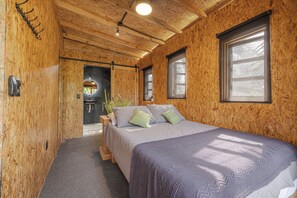 Habitacion Ficus | Ropa de cama hipoalergénica, cortinas blackout y wifi gratis 