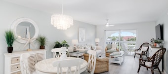 Gorgeous Top Floor Beach Condo at Breakers West