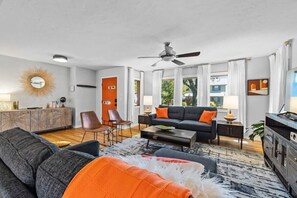 TV, stereo - Orange You Glad | 3 BR | Firepit | 1 mile off Main (Fredericksburg)