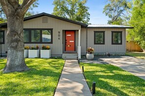 Exterior - Orange You Glad | 3 BR | Firepit | 1 mile off Main (Fredericksburg)
