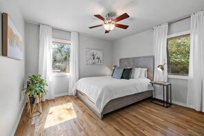 3 bedrooms, iron/ironing board, WiFi, bed sheets - Orange You Glad | 3 BR | Firepit | 1 mile off Main (Fredericksburg)