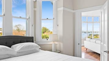 2 habitaciones, escritorio, tabla de planchar con plancha y wifi