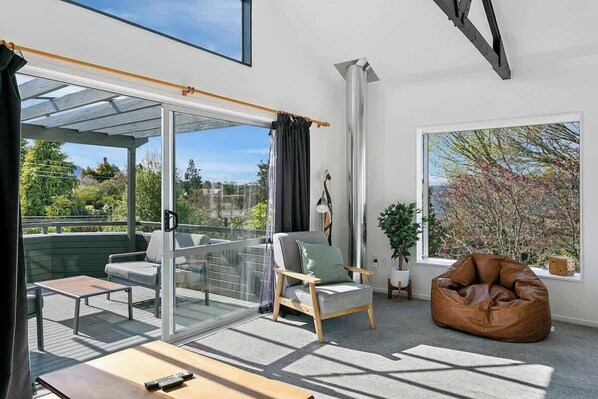 Télévision, cheminée