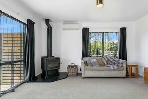 Télévision, cheminée