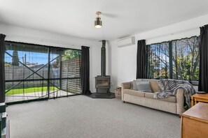 Unclassified image, 4 of 35, button