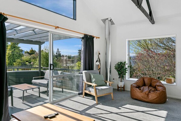 Unclassified image, 1 of 35, button