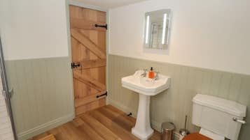 Cottage | Bathroom | Shower