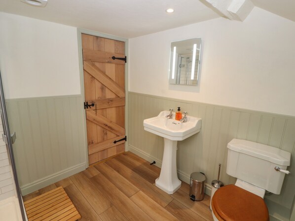 Cottage | Bathroom | Shower