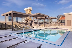 A heated pool - Marriott's Grand Château - 2 Bedroom Sleeps 8 - Las Vegas Resort! Great Location (Las Vegas)