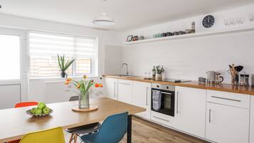 Réfrigérateur, lave-vaisselle, bouilloire électrique