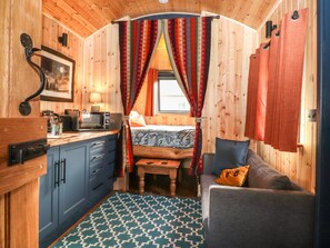 Cottage | 1 bedroom, individually decorated, individually furnished, free WiFi - Dunfell Shepherd's Hut (Appleby-in-Westmorland)