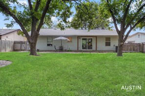 Exterior - 5412 Pine xxxxxxxxxx (Austin)