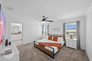 4 soverom, strykejern/-brett, reiseseng for barn og wi-fi (inkludert)