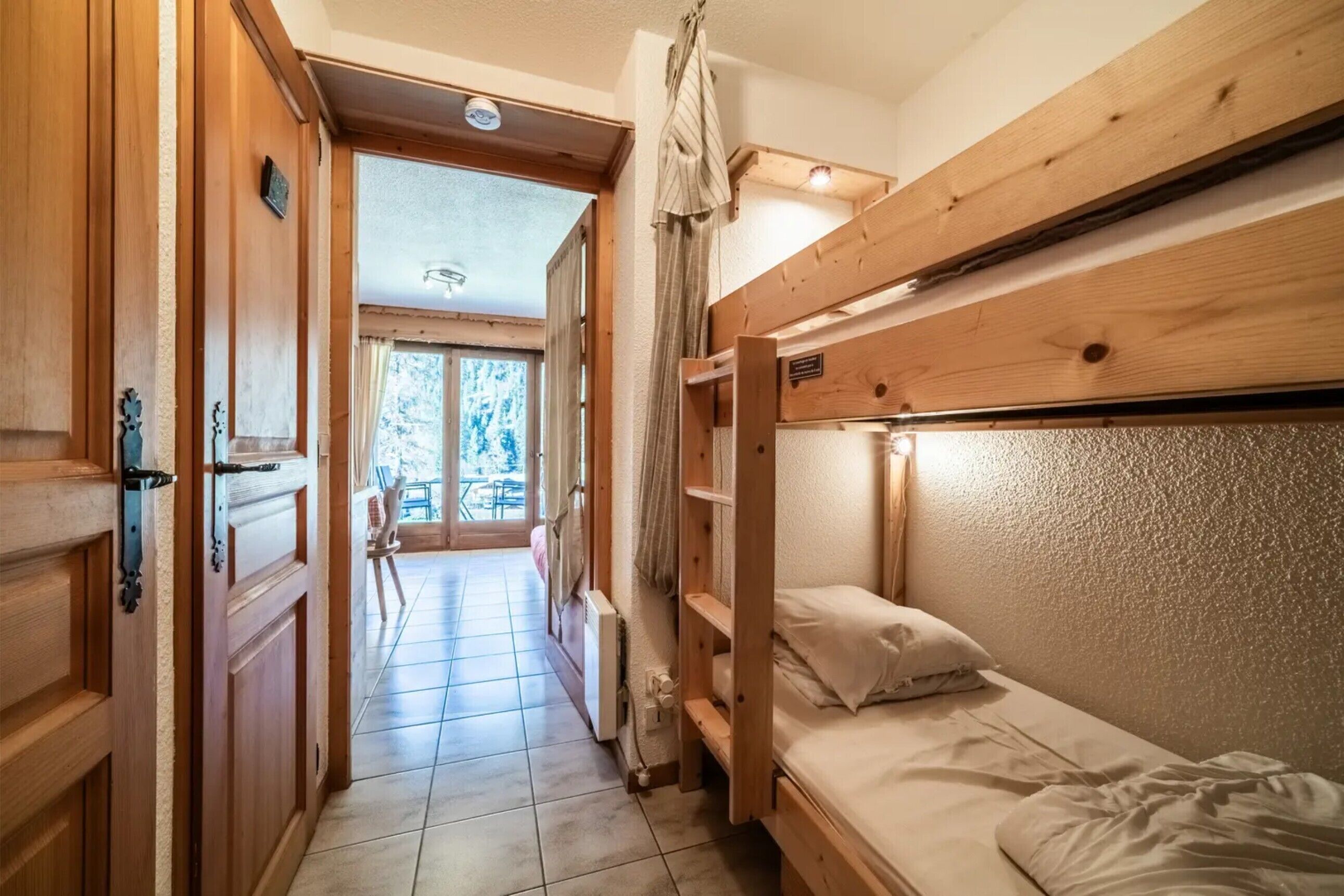 5 bedrooms, iron/ironing board, free WiFi