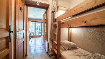 1 bedroom, iron/ironing board, free WiFi