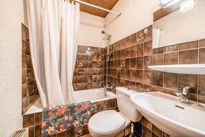 Bathtub - Studio 'Châtel - At the Foot of Linga' with Mountain View and Balcony (Châtel)