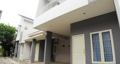 Omah Bondi Family Homestay by FH Stay