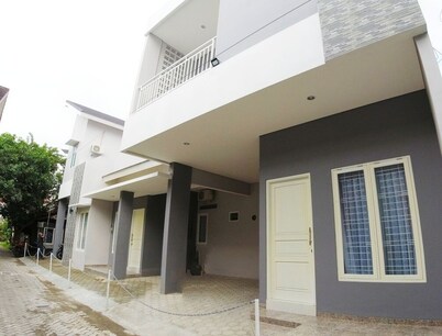 Omah Bondi Family Homestay by FH Stay
