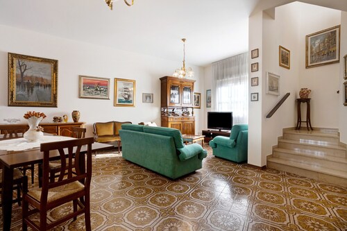 Holiday Home 'Casa Delle Ortensie' with Private Terrace, Private Garden and Wi-Fi