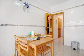 Dining - Apartment 'A O - La Source' with Balcony and Wi-Fi (Peniche)