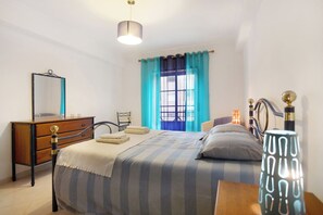 2 bedrooms, iron/ironing board, free WiFi, bed sheets - Apartment 'A O - La Source' with Balcony and Wi-Fi (Peniche)