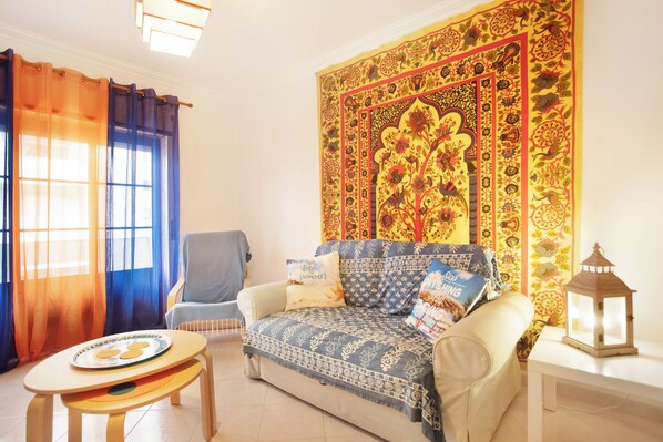 TV, stereo - Apartment 'A O - La Source' with Balcony and Wi-Fi (Peniche)