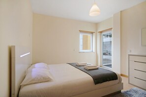 3 chambres, fer et planche à repasser, Wi-Fi gratuit, draps fournis