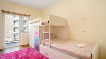 3 bedrooms, iron/ironing board, free WiFi, bed sheets