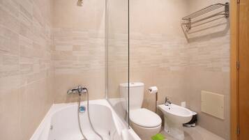 Bathtub, hair dryer, towels