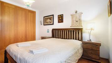 2 dormitorios, tabla de planchar con plancha, wifi gratis y ropa de cama